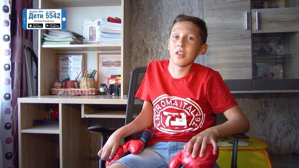 В Калининградской области собирают деньги, чтобы помочь ребёнку с параличом руки