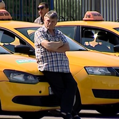 В Калининграде пьяная пассажирка угнала такси и поехала в бар