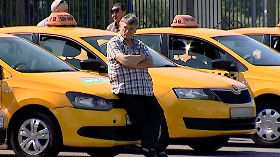 Зеленоградские полицейские раскрыли кражу забытой в такси барсетки со 110 000 рублей