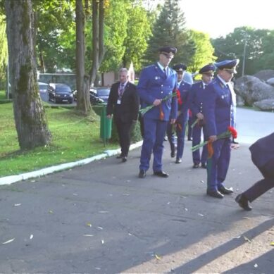 Генпрокурор РФ с губернатором региона возложили цветы у мемориального комплекса «Форт №5»