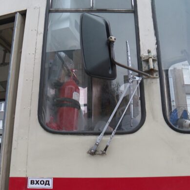 Пассажир трамвая №5 застопорил движение транспорта из-за того, что был без маски и полчаса ругался с кондуктором