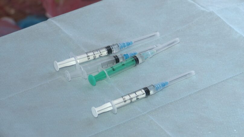 Стало известно, сколько в Калининградской области человек поставили прививку от ковида