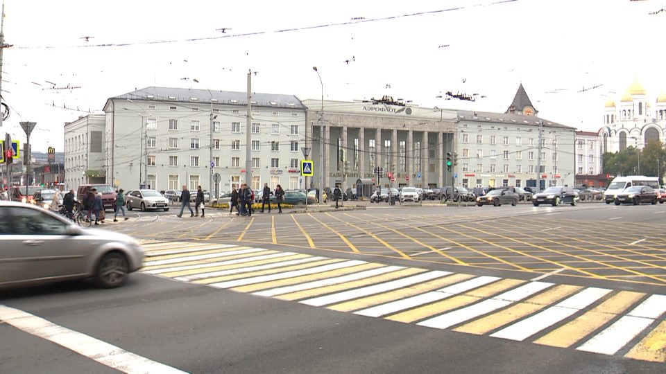 В Калининграде начали обновлять дорожную разметку