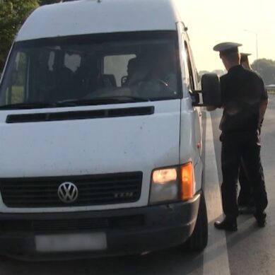 Борьба с недобросовестными перевозчиками: инспекторы ГИБДД провели рейд на въездах в Калининград