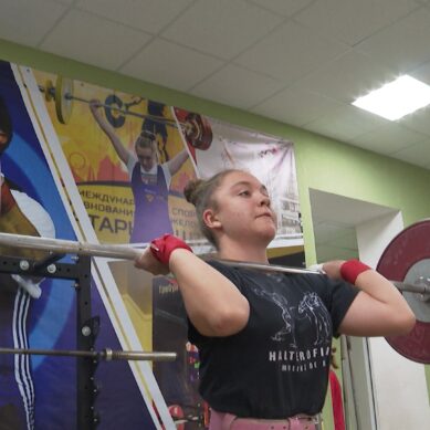 Тяжелоатлетка из Пионерского завоевала малую бронзовую медаль на первенстве России