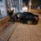 В Калининграде автомобиль на высокой скорости врезался в автосалон
