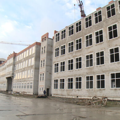 Самую большую в регионе общеобразовательную школу строят на улице Рассветной в Калининграде