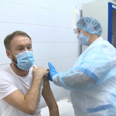 Стало известно, сколько всего человек вакцинировались от COVID-19 в Калининградской области