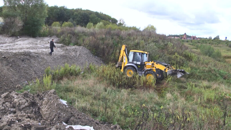 Росприроднадзор начал проверку земельного участка в посёлке Орловка, о загрязнении которого сообщили местные жители