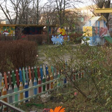 В Калининграде игровые площадки в детских садах проверили на безопасность