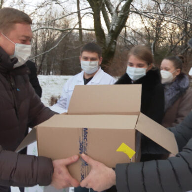 Медикам Гурьевской и Гвардейской центральных городских больниц вручили новогодние подарки