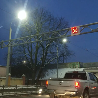 Из-за неправильной работы реверсивных светофоров на ул.Киевской образуются пробки