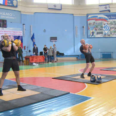 В Калининграде состоялась тренировка памяти легенды калининградского гиревого спорта Эдуарда Ахраменко