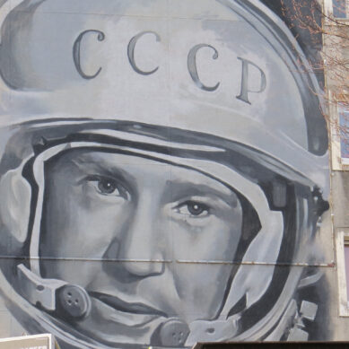 18 марта человек впервые вышел в открытый космос. Это был космонавт СССР — Алексей Леонов
