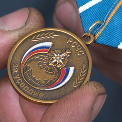 Калининградский пожарный получил медаль МЧС России