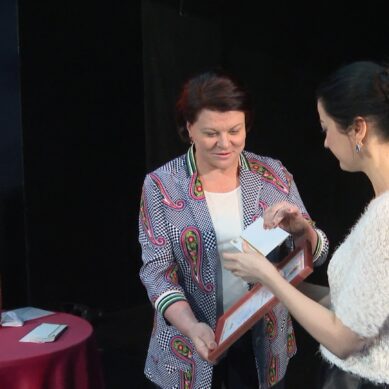 В Калининграде поздравили актёров драмтеатра с Днём работника культуры