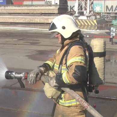 На учениях МЧС задействовали новейшую установку пожаротушения