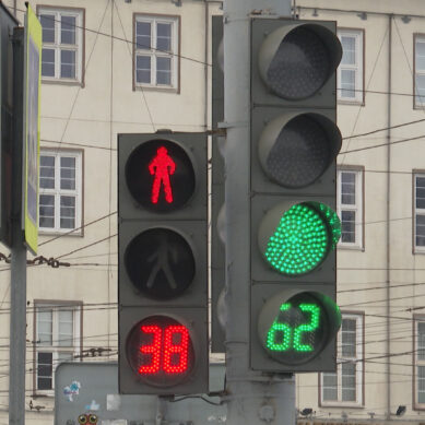 Калининградцы смогут оперативно жаловаться на работу светофоров. В мае на них начнут вешать QR-коды
