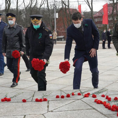 В Калининграде Антон Алиханов почтил память погибших при штурме Кёнигсберга