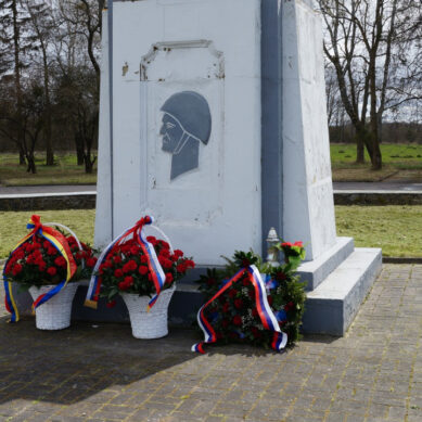 В польском Бранeво почтили память советских воинов