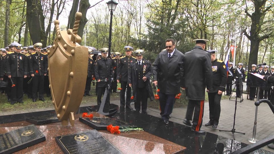 Военные прокуроры Балтфлота в канун Дня Победы почтили память сотрудников, погибших в годы ВОВ