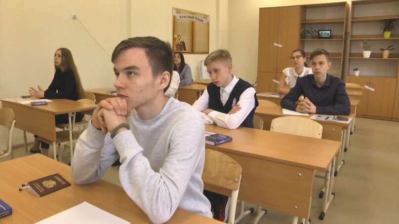 Сегодня одиннадцатиклассники по всей стране пишут ЕГЭ по русскому языку