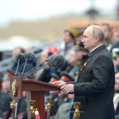 Поздравление с Днём Победы от президента России на военном параде