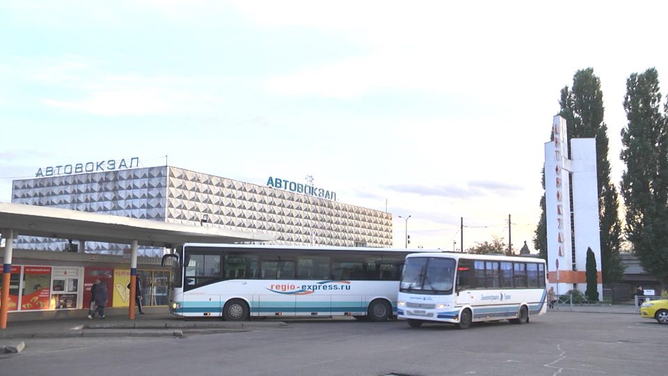 В Калининграде из-за локдауна на 20% сократили маршруты автобусов и поездов (расписание)