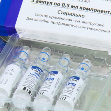 В Калининграде открылся передвижной пункт вакцинации, в котором любой желающий может сделать прививку