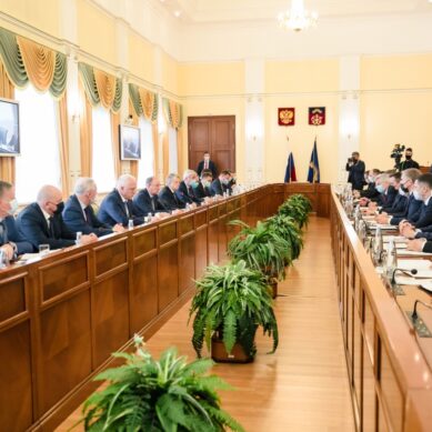 Губернатор Антон Алиханов принял участие в выездном совещании Секретаря Совета Безопасности РФ в Мурманске