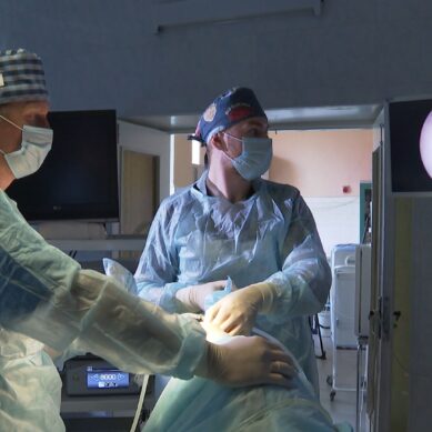 В центральной районной больнице в Светлом начали проводить операции на новом оборудовании