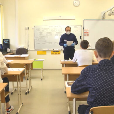 Выпускники девятых классов сдали экзамены по русскому языку и математике