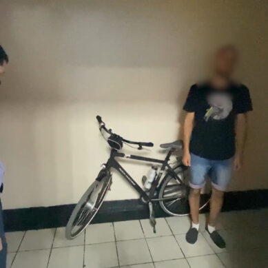 В Калининграде полицейские задержали доставщика еды, который украл велосипед