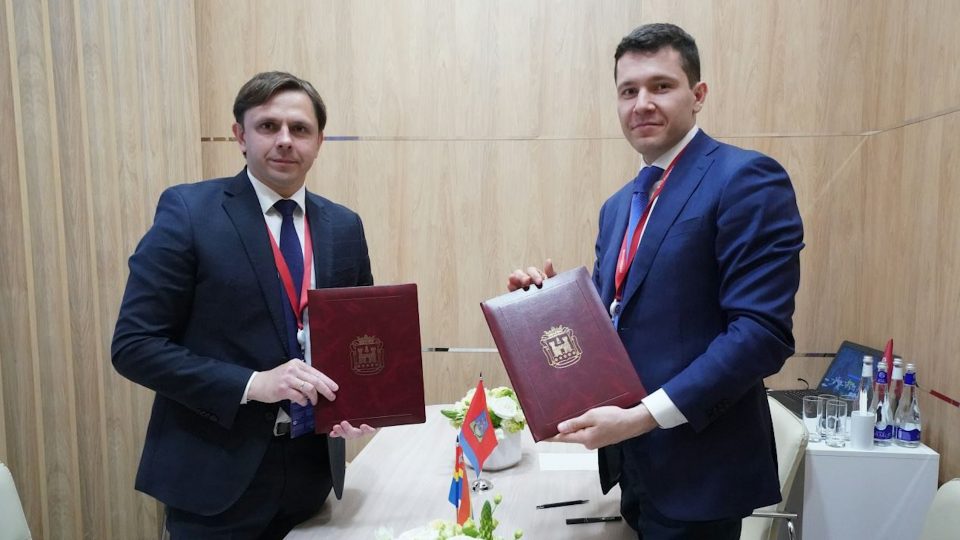 На Международном экономическом форуме соглашение подписали губернаторы Калининградской и Орловской областей