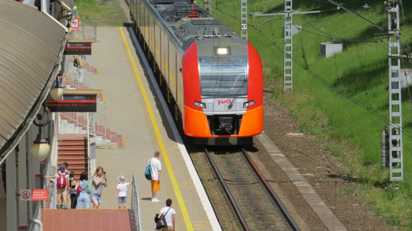 Частота курсирования поездов на трех пригородных направлениях Калининградской железной дороги увеличивается с 1 июня