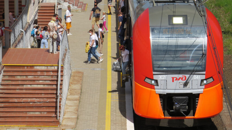 Дополнительные поезда на трех приморских направлениях назначаются с 16 июня (РАСПИСАНИЕ)