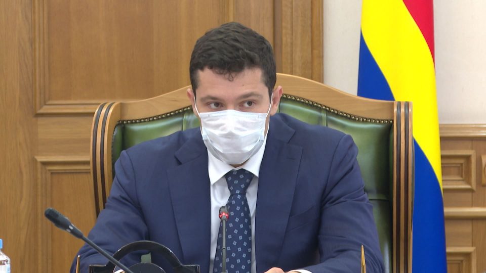 Алиханов высказался по поводу продления вакцинации