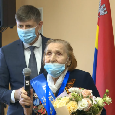 Сегодня в городской администрации поздравили двух новых почётных граждан Калининграда