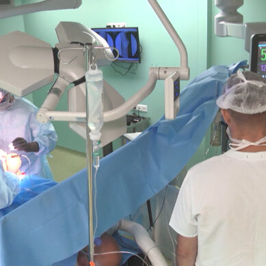 Врачи калининградского кардиоцентра провели сложную операцию на брюшной аорте 65-летнему мужчине