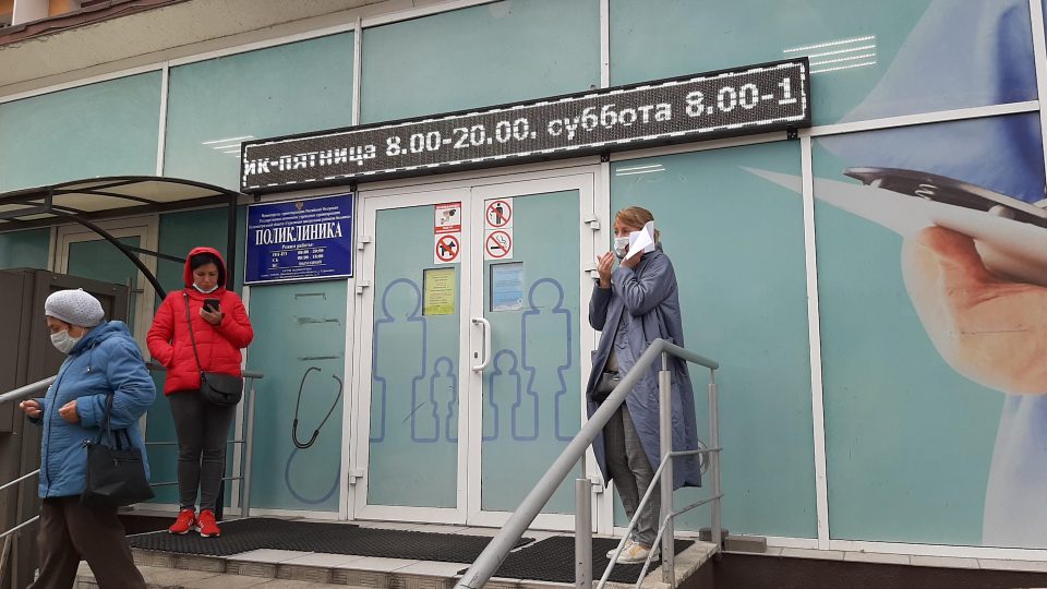 Калининградцев призывают пользоваться электронными больничными листами