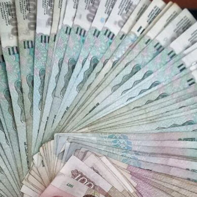 Личный водитель тайком снял со счёта своего работодателя 30 тысяч рублей