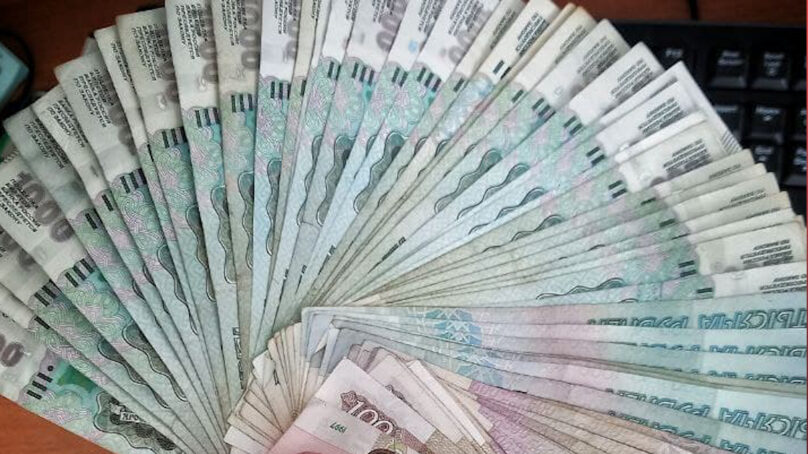 Личный водитель тайком снял со счёта своего работодателя 30 тысяч рублей