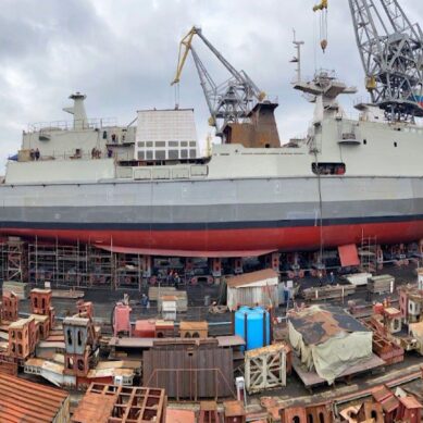 На воду спустили военный корабль, построенный в Калининграде по заказу Индии