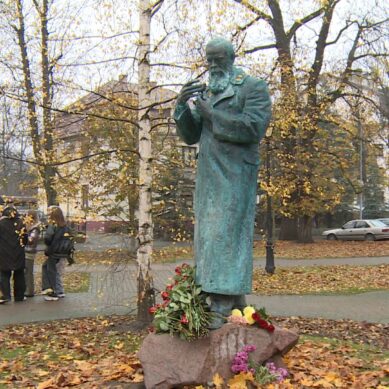Памятник Достоевскому: кто автор монумента и как писатель связан с Калининградом