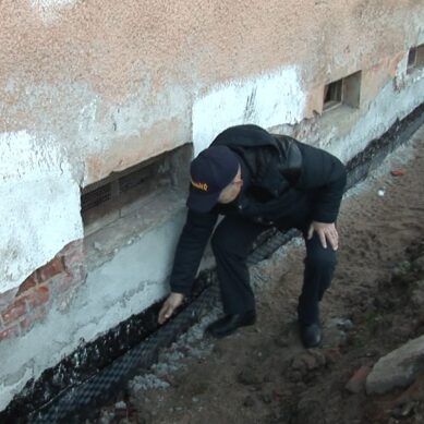 На носу зима, а фундамент голый: в Гусеве подрядчики сорвали сроки ремонта