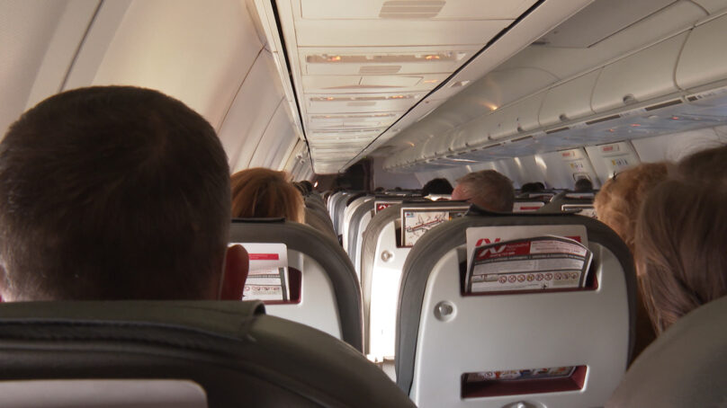 Одобрен закон, по которому экипажу самолета можно применять против авиадебоширов средства сдерживания