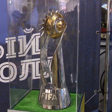 В Калининграде побывал самый престижный трофей пляжного футбола планеты