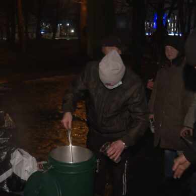 Калининградская епархия, рестораны и волонтёры стараются поддержать бездомных горячей едой
