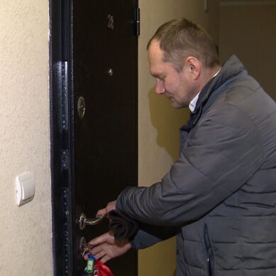 Аварийщики из Гурьевского округа получили ключи от новых квартир