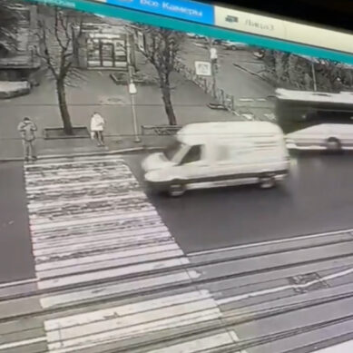 В Калининграде пассажирский автобус насмерть сбил пешехода (ВИДЕО)